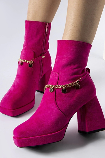Rosa isolierte Stiefeletten... 2