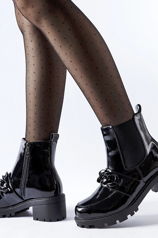 Schwarze isolierte Lacklederstiefel...