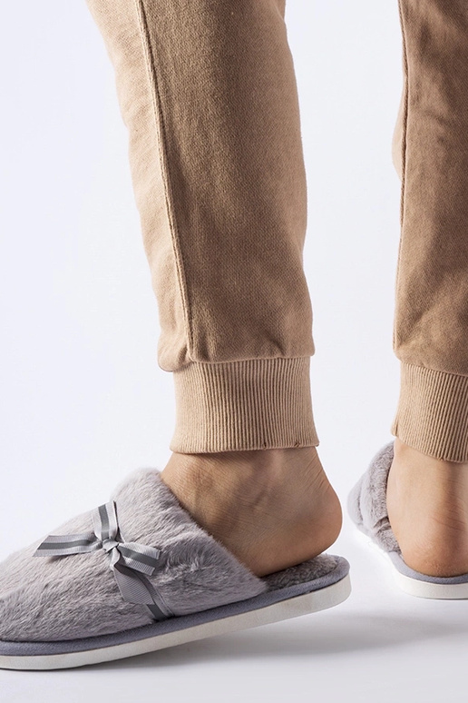 Graue warme Hausschuhe mit Schleife...