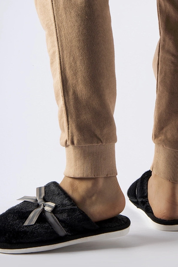 Schwarze warme Hausschuhe mit Schleife Antonina 2