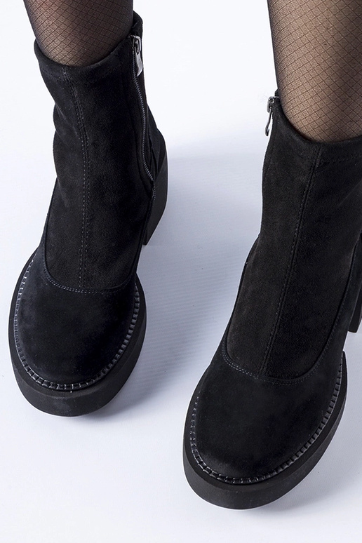 Schwarze isolierte Stiefeletten auf...