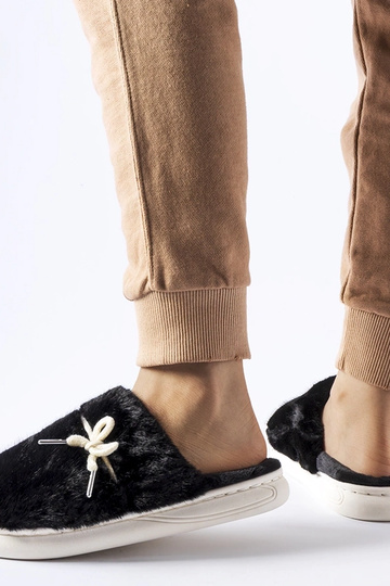 Schwarze Slipper mit...