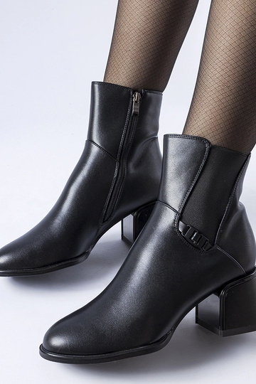 Schwarze isolierte Stiefeletten mit Absatz Collobiano 2