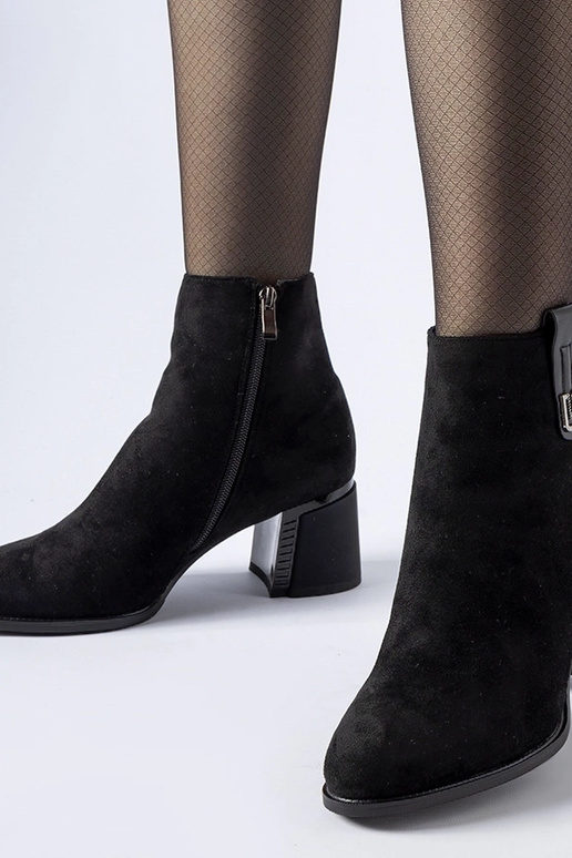 Schwarze isolierte Stiefeletten mit...