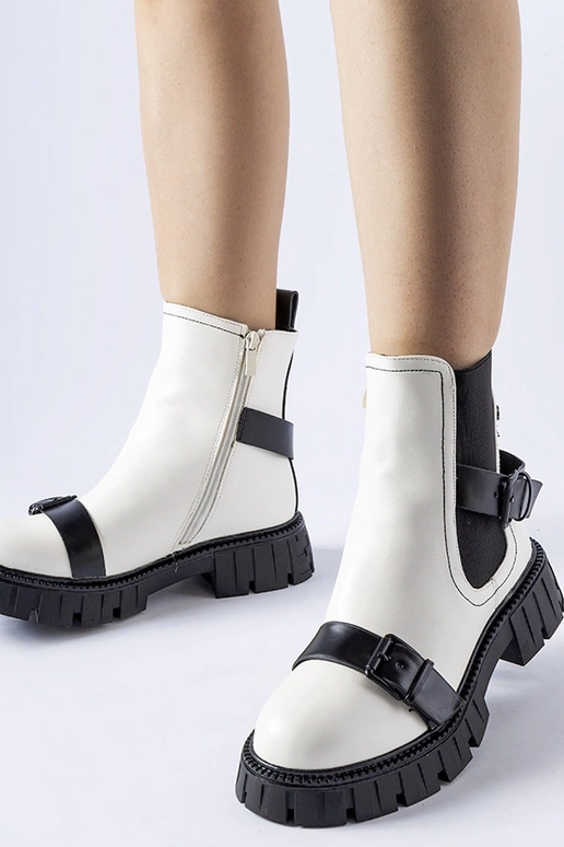 Weiße Stiefeletten mit massiver...