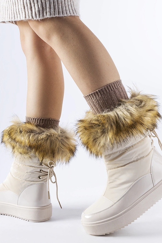 Beige Schneestiefel mit dekorativem...