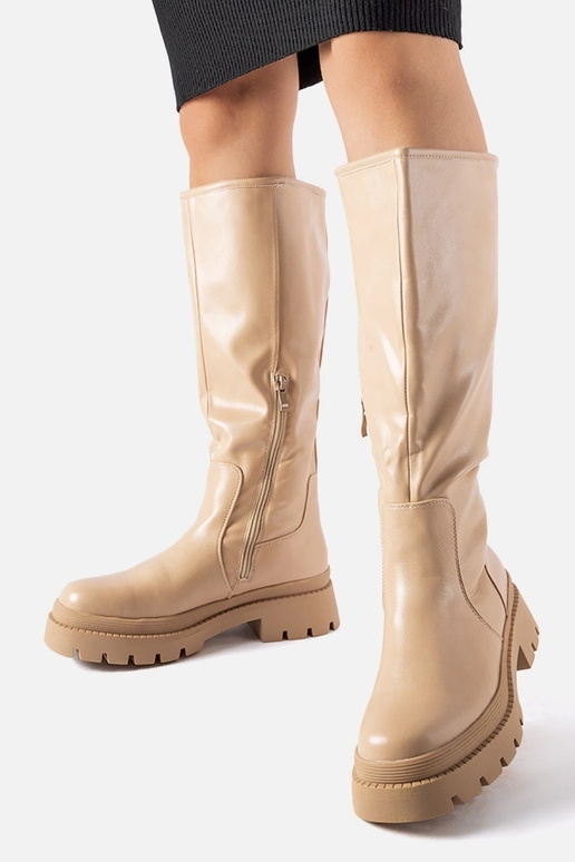 Beige flache klassische Stiefel... Beige flache klassische Stiefel...