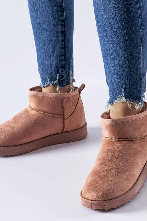 Rosa isolierte kurze Schneestiefel...