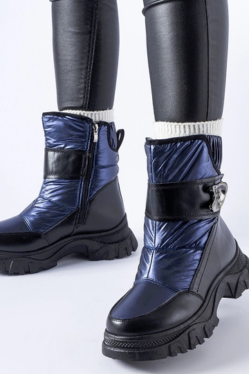 Dunkelblaue Schneestiefel... 2