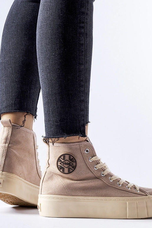 Beigefarbene Lee Cooper-Sneakers...