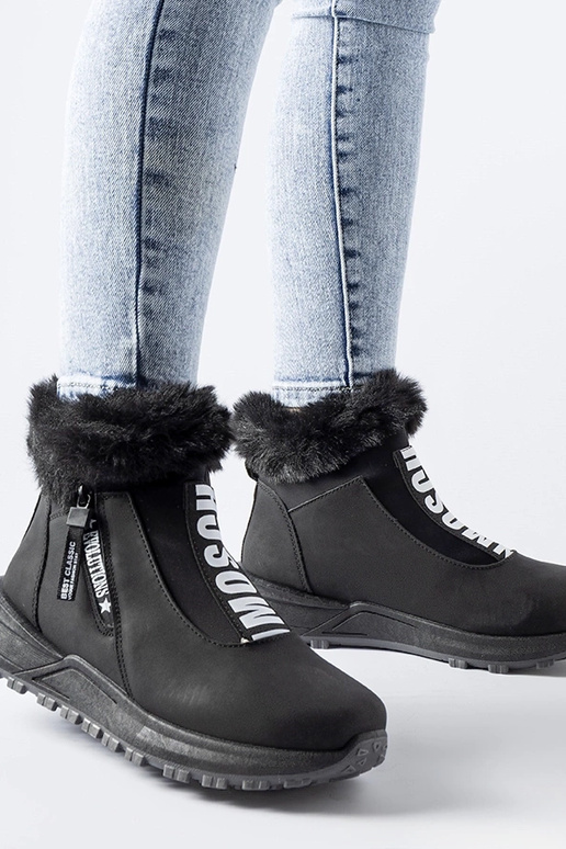 Schwarze isolierte High-Top-Sneaker...