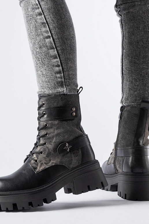 Schwarze gefütterte Trapper mit...