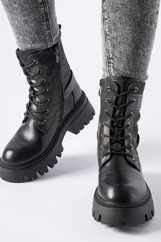 Schwarze gefütterte Trapper mit...