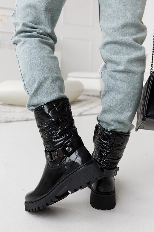 Schwarze lackierte Schuhe mit...