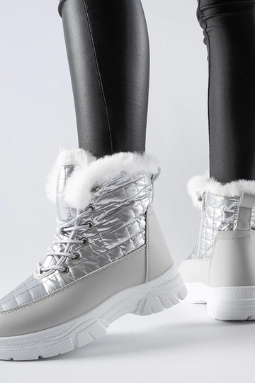 Isolierte Schneestiefel...