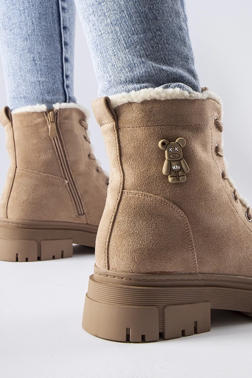 Beige isolierte Schuhe aus... Beige isolierte Schuhe aus...