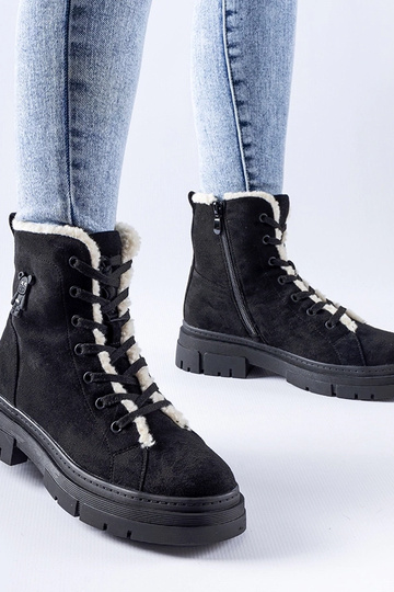 Schwarze isolierte Schuhe...