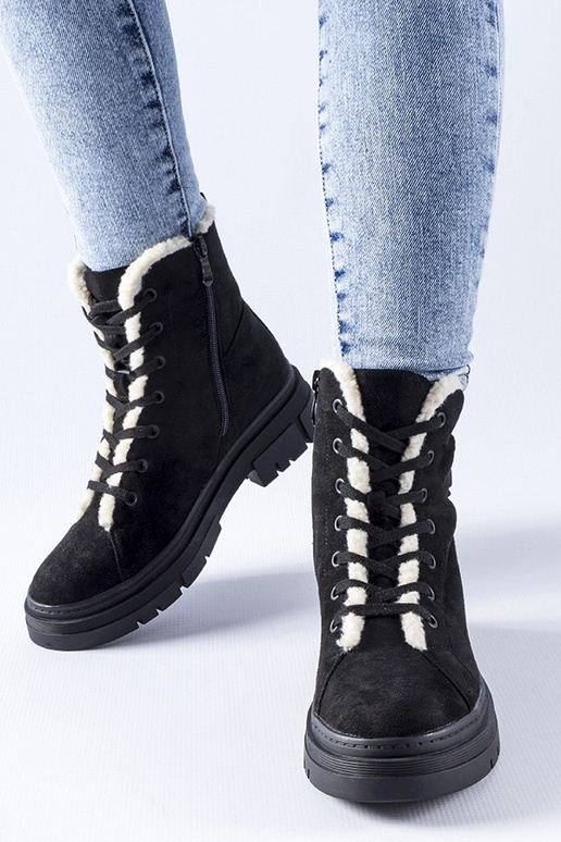 Schwarze isolierte Schuhe aus... Schwarze isolierte Schuhe aus...