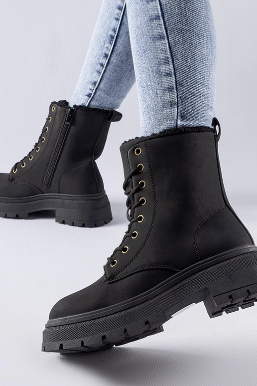 Schwarze gefütterte Trekkingstiefel...