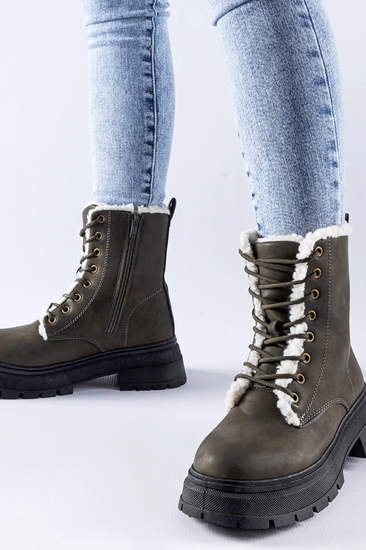 Grüne gefütterte Trekkingstiefel...