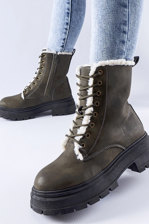 Grüne gefütterte Trekkingstiefel...