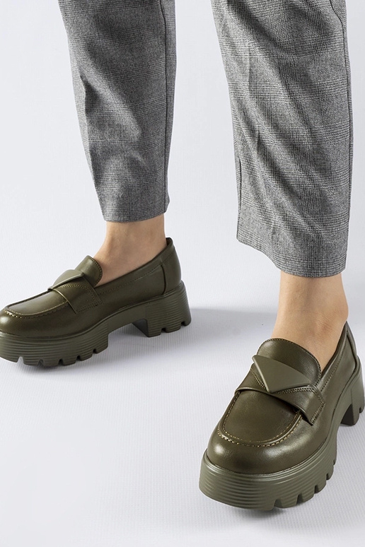 Grüne Mokassins mit massiver... Grüne Mokassins mit massiver...