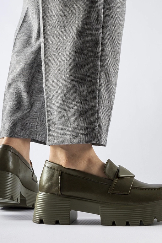 Grüne Mokassins mit massiver... Grüne Mokassins mit massiver...