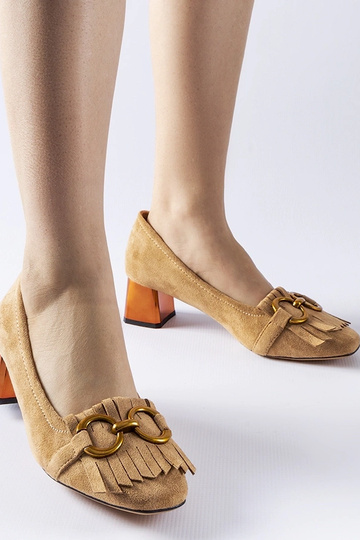 Beige Pumps mit Blockabsatz...