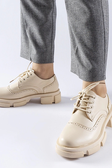 Beige geschnürte Halbschuhe...