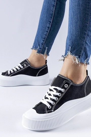 Schwarze Plateau-Sneakers... 2