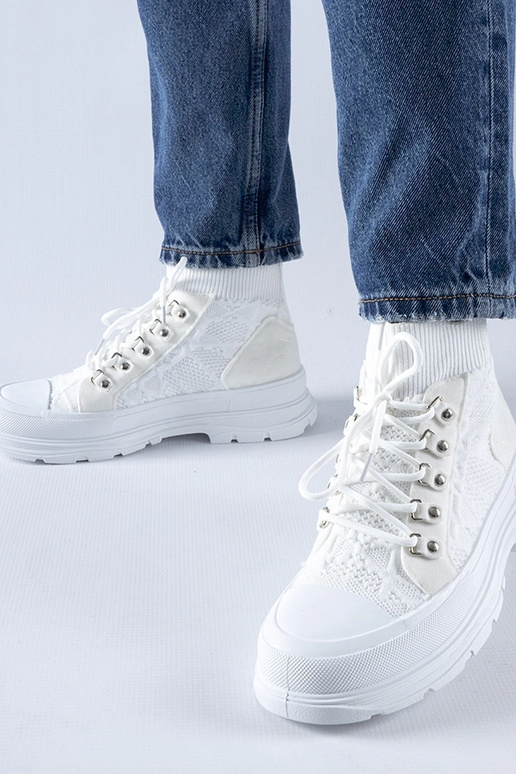 Weiße High-Top-Sneakers aus Stoff... Weiße High-Top-Sneakers aus Stoff...