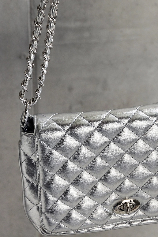 Silberne gesteppte...