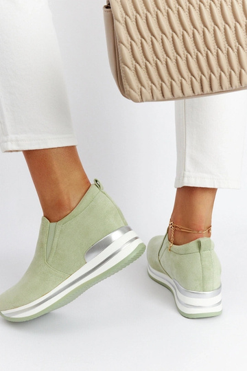 Grüne Sneakers auf Wedge... 2