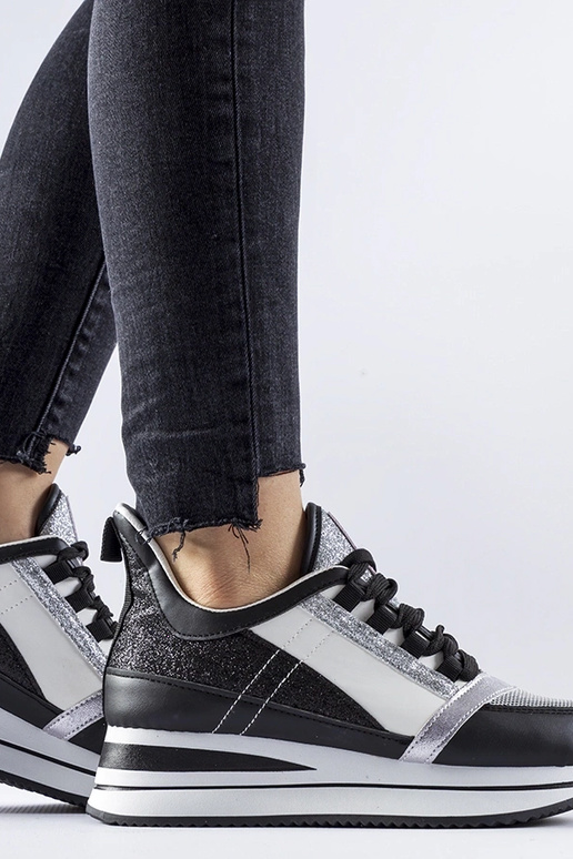 Schwarze Glitzer-Sneaker auf Plateau...