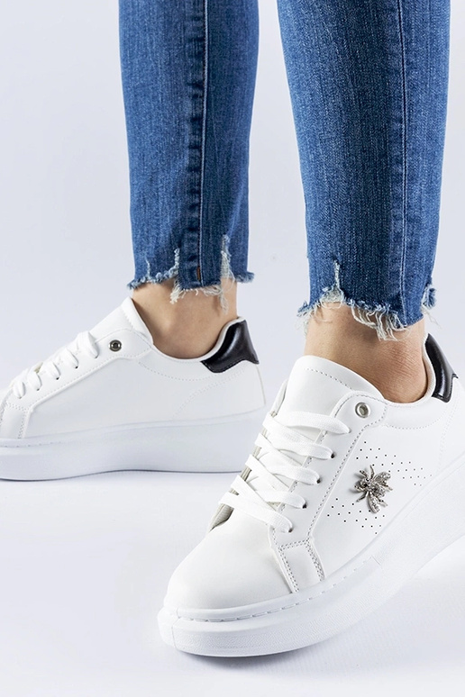 Weiße Sneakers mit... Weiße Sneakers mit...