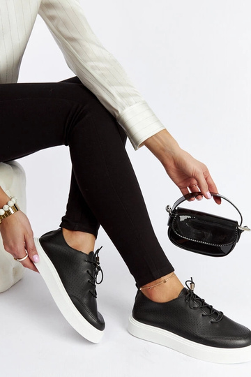 Schwarze, perforierte Sneakers „Laytonville“