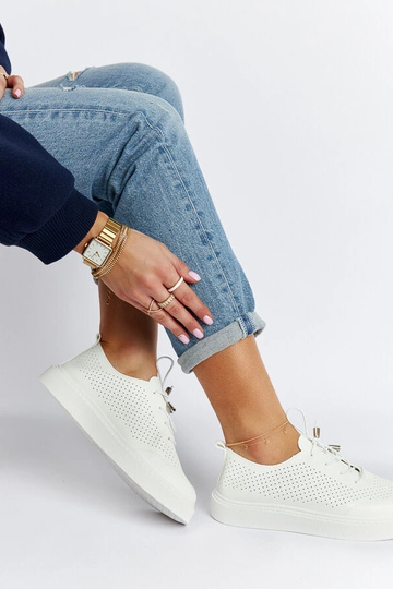 Weiße perforierte Sneakers... 2