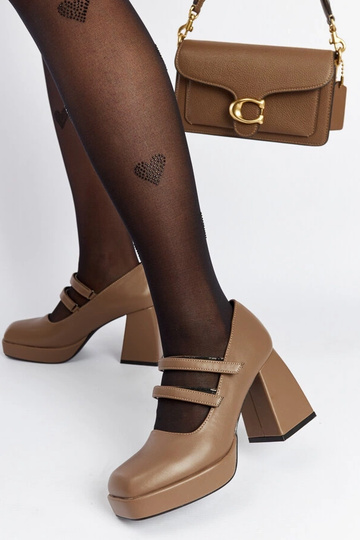 Chers klobige braune Pumps