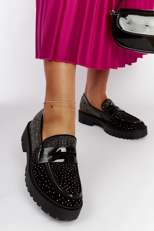 Schwarze Mokassins verziert mit... Schwarze Mokassins verziert mit...