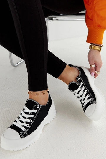 Schwarze Plateau-Sneakers... 2