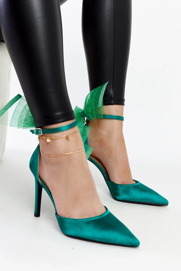 Grüne Pumps mit Schleife...