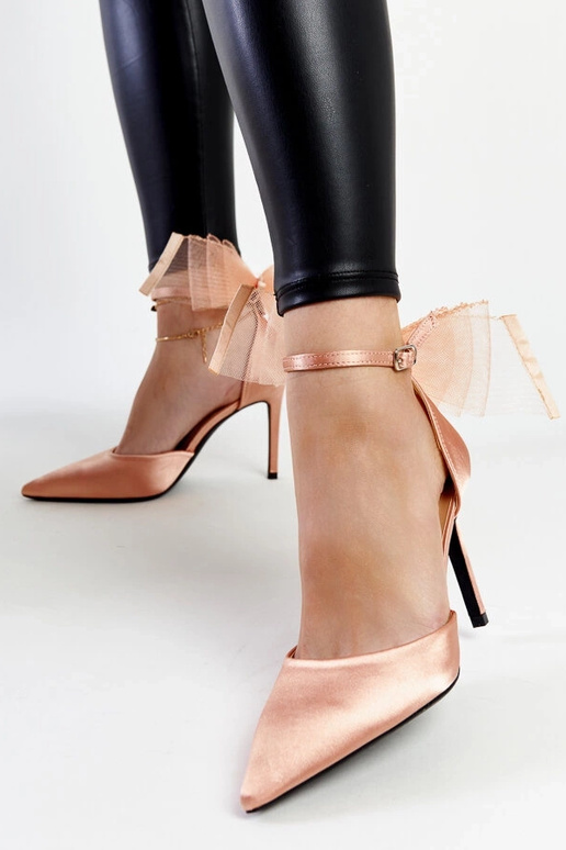 Hellrosa Pumps mit Schleife von Ilaysa Hellrosa Pumps mit Schleife von Ilaysa