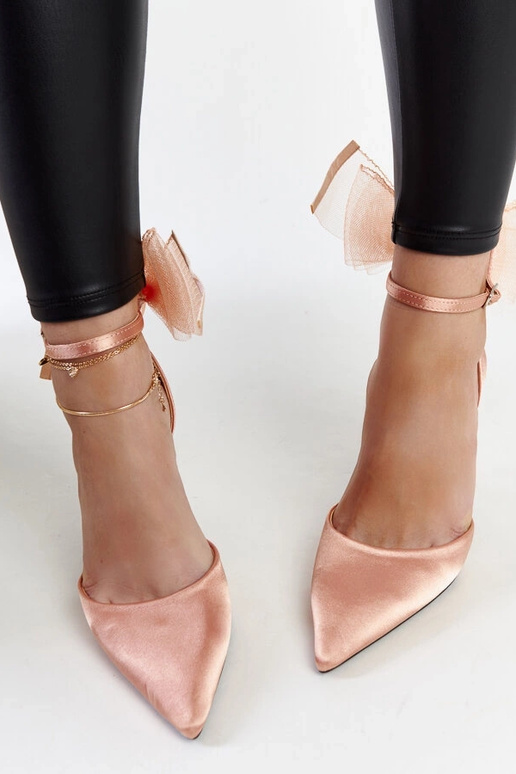 Hellrosa Pumps mit Schleife von Ilaysa Hellrosa Pumps mit Schleife von Ilaysa