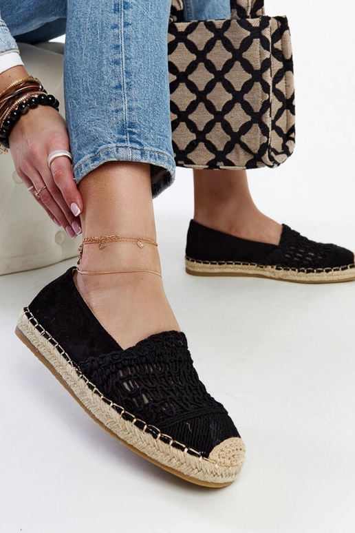 Schwarze durchbrochene Espadrilles... Schwarze durchbrochene Espadrilles...