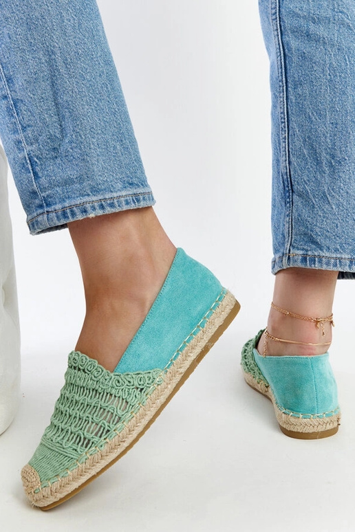 Mintgrüne Espadrilles mit Lochmuster...
