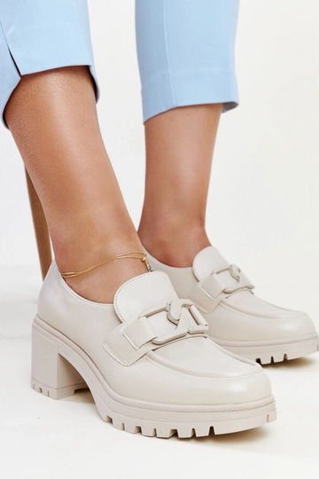 Beige Schnürschuhe mit...