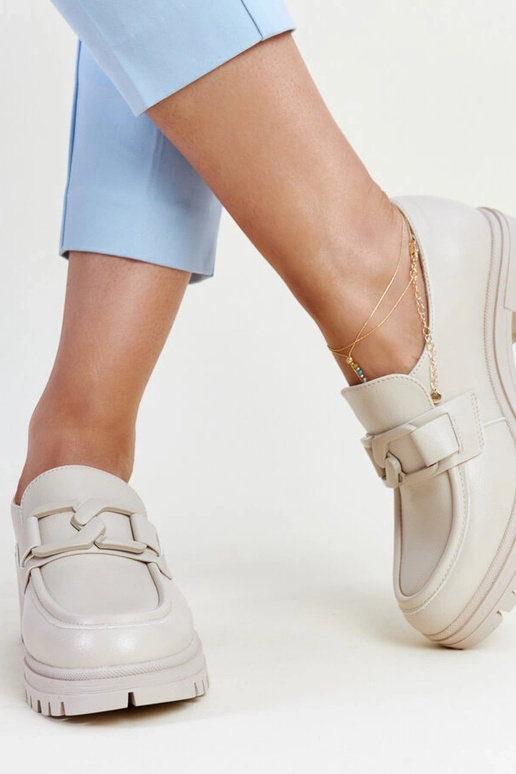 Beige Schnürschuhe mit... Beige Schnürschuhe mit...