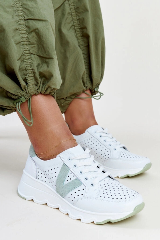 Weiße Leder-Sneaker mit Lochmuster...