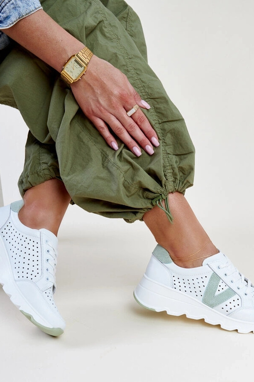 Weiße Leder-Sneaker mit Lochmuster...