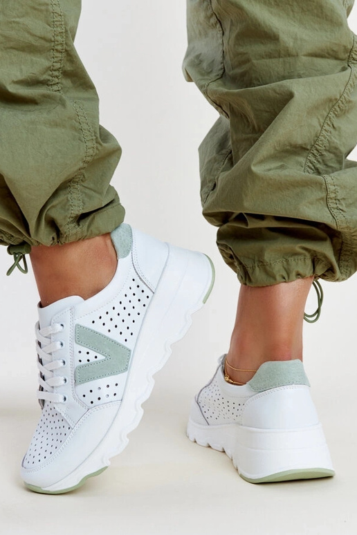 Weiße Leder-Sneaker mit Lochmuster...